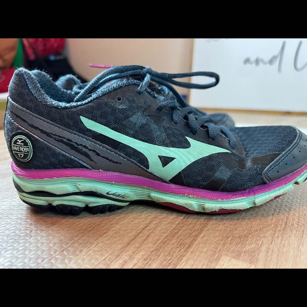 Mizuno wave rider 17 6.5 running shoes